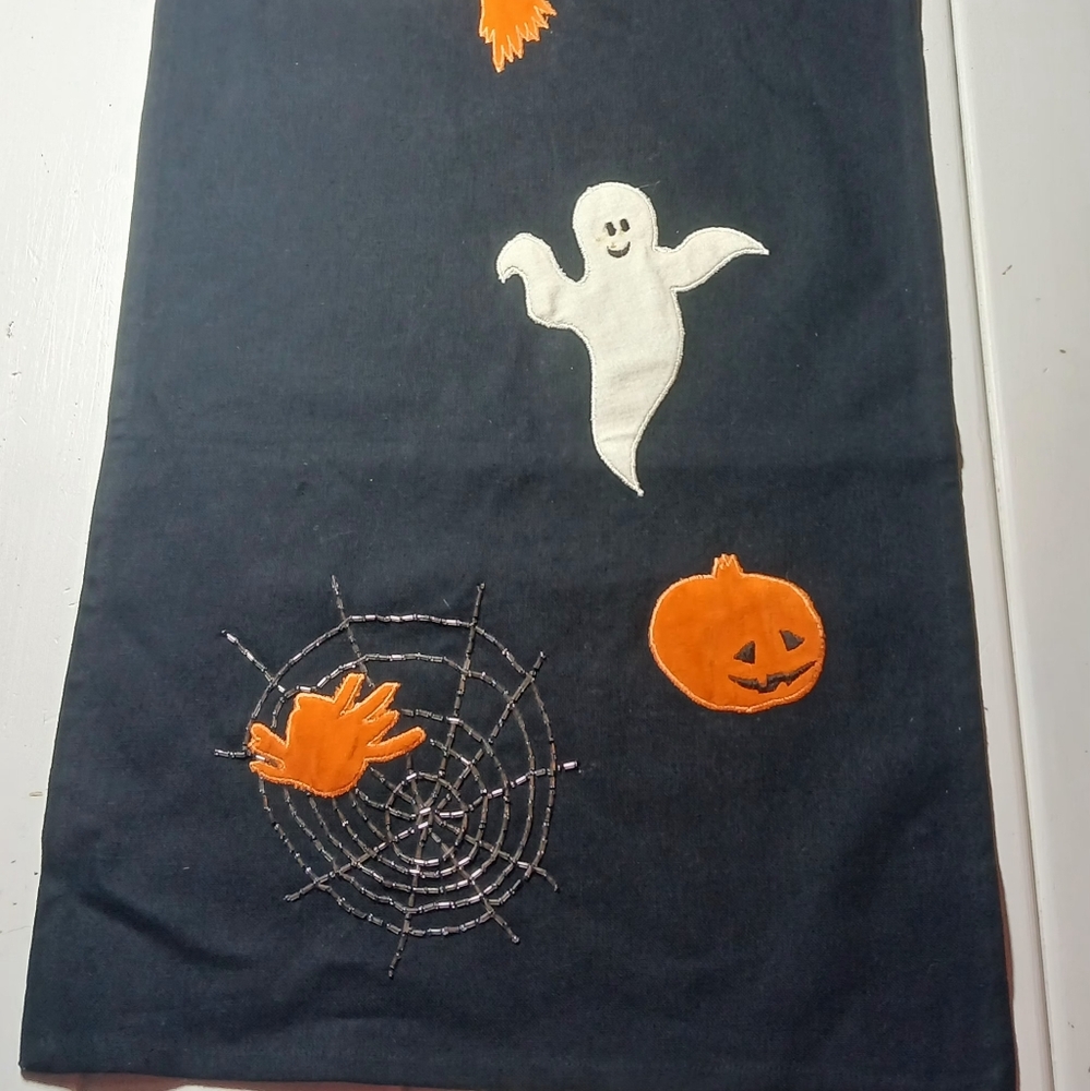 POTTERY BARN HALLOWEEN TABLE RUNNER SPIDER WEBS/WITCHES/BATS ~ 16" x 90"